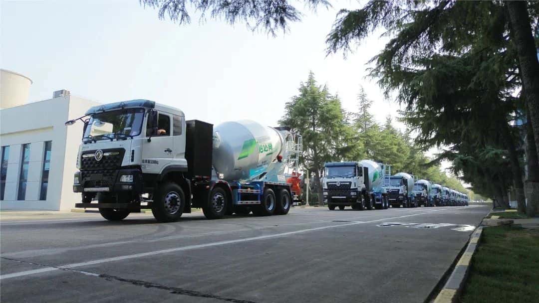 馭風而行，中集車輛15臺新能源攪拌車駛?cè)牒?，繪就荊楚生態(tài)長卷